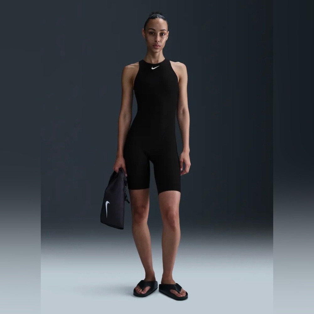 Nike Swim HydraStrong Women’s High-Neck 1pc blk Legsuit NESSE197-001 Size 34 New
